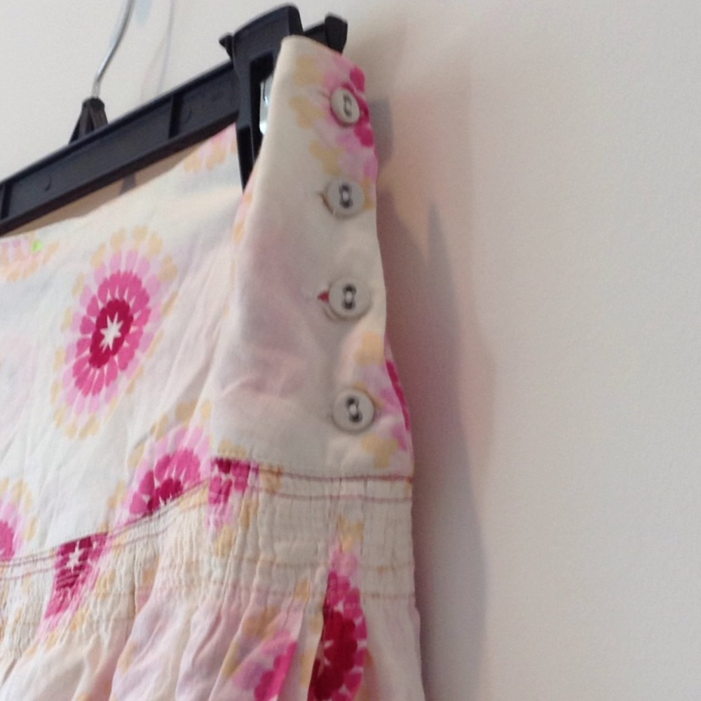 Patterned skirt. - Picture 3 of 3